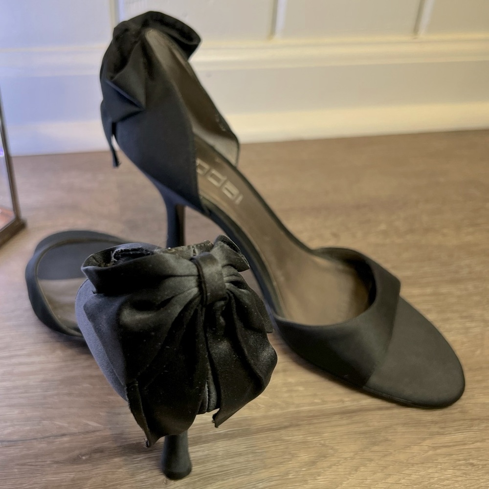 Moda Black Satin Bow Heels